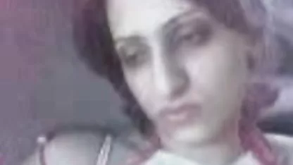 Une mature brune gémissant bruyamment du sexe avec un jeune homme énergique porn amateur 2018