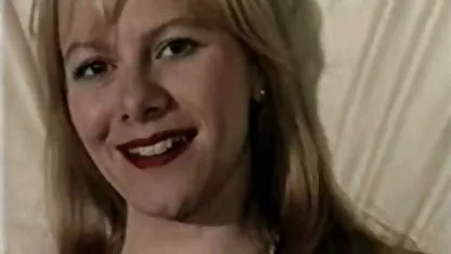 MILF en bas a reçu jeune amatrice anal un excellent massage de ses canettes