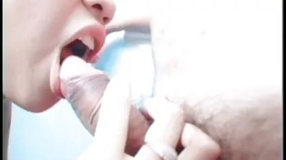 Jeune amateur arab Shmara caresse un clito excité sous la douche