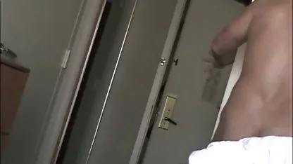 Pas une fille de maquillage se fait baiser puis boit tout le amateurfrancaise sperme