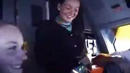 Le couple amateur video professeur punit un étudiant nu avec une excellente succion