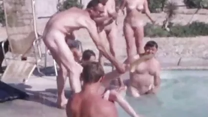 Une poulette impérieuse se moque de sa copine et baise avec strapon snapchat sex amateur