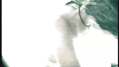 Des videoamateur sexe lesbiennes se baisent avec des culs serrés
