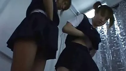 Le porn amateur hd poussin devait de la pâte et travaillait à l'avant