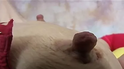 Putain tatoué jouit dans une fontaine amatur tube pendant une baise anale