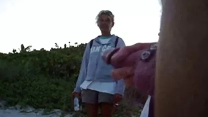 Putain allemande est difficile dans toutes les fissures dans une video amateur cocu décapotable