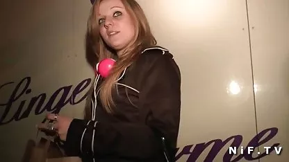 La blonde surprend video amateurx de sexe avec un homme noir