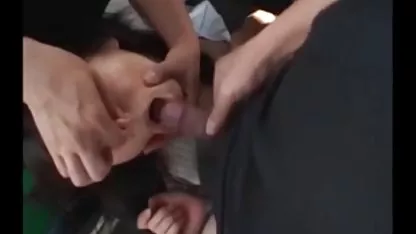Drôle amateur mature sexy putain aspire avec les hommes du groupe gang bang