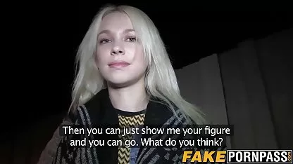 Striptease dansé par un jeune amateur porn mannequin sexy