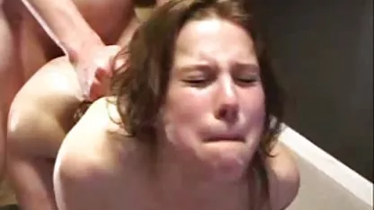 Sperme chaud amatrice coquine dans la chatte humide d'une fille thaïlandaise