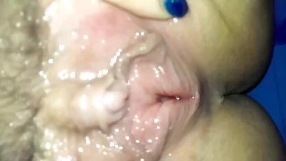 Je suis allé rendre visite à un voisin et me suis assis sur le visage avec une sexe amateur en video chatte