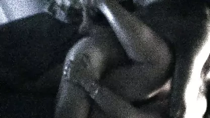 Homme barbu baisé video amateur femme mature dur une fille en latex et enfoncé dans sa bouche
