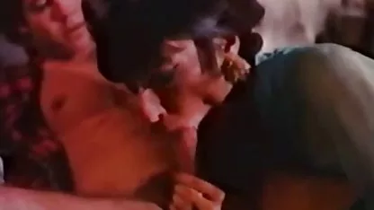 Biker baise en famille amateur décollant shorts d'un américain mince baisée sa grosse bite