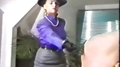 Exposition publique d'une jeune fille video pipe amateur